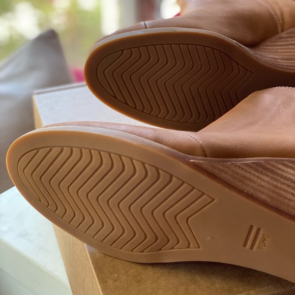 ANKLE BOOTS NWOB - Picture 7 of 8